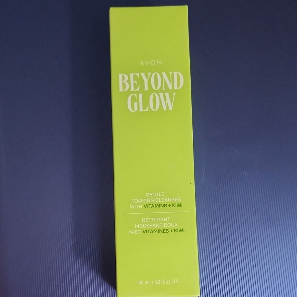 Beyond Glow Gentle Foaming Cleanser with Vitamins and Kiwi
